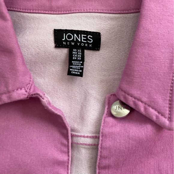 Jones New York Women's sizeXS Pink Lotus Button Denim Jacket with Fringe Epaulet - Picture 7 of 14